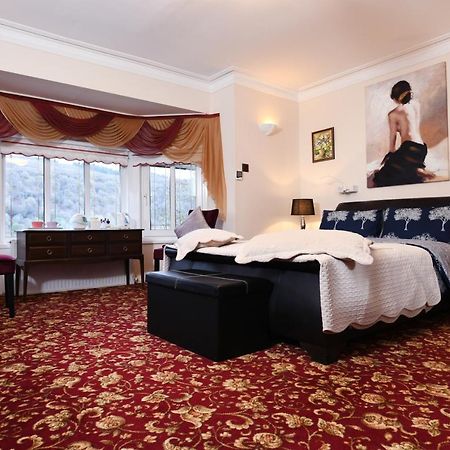 Luxury Suite In Quiet Countryside Location Swansea Exterior foto
