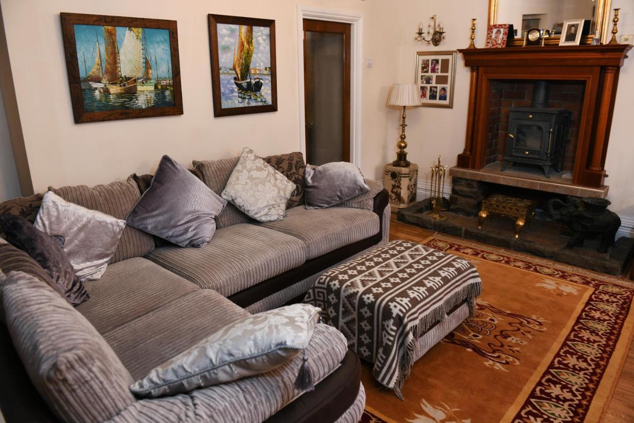 Luxury Suite In Quiet Countryside Location Swansea Exterior foto