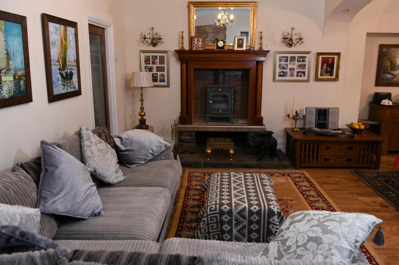 Luxury Suite In Quiet Countryside Location Swansea Exterior foto